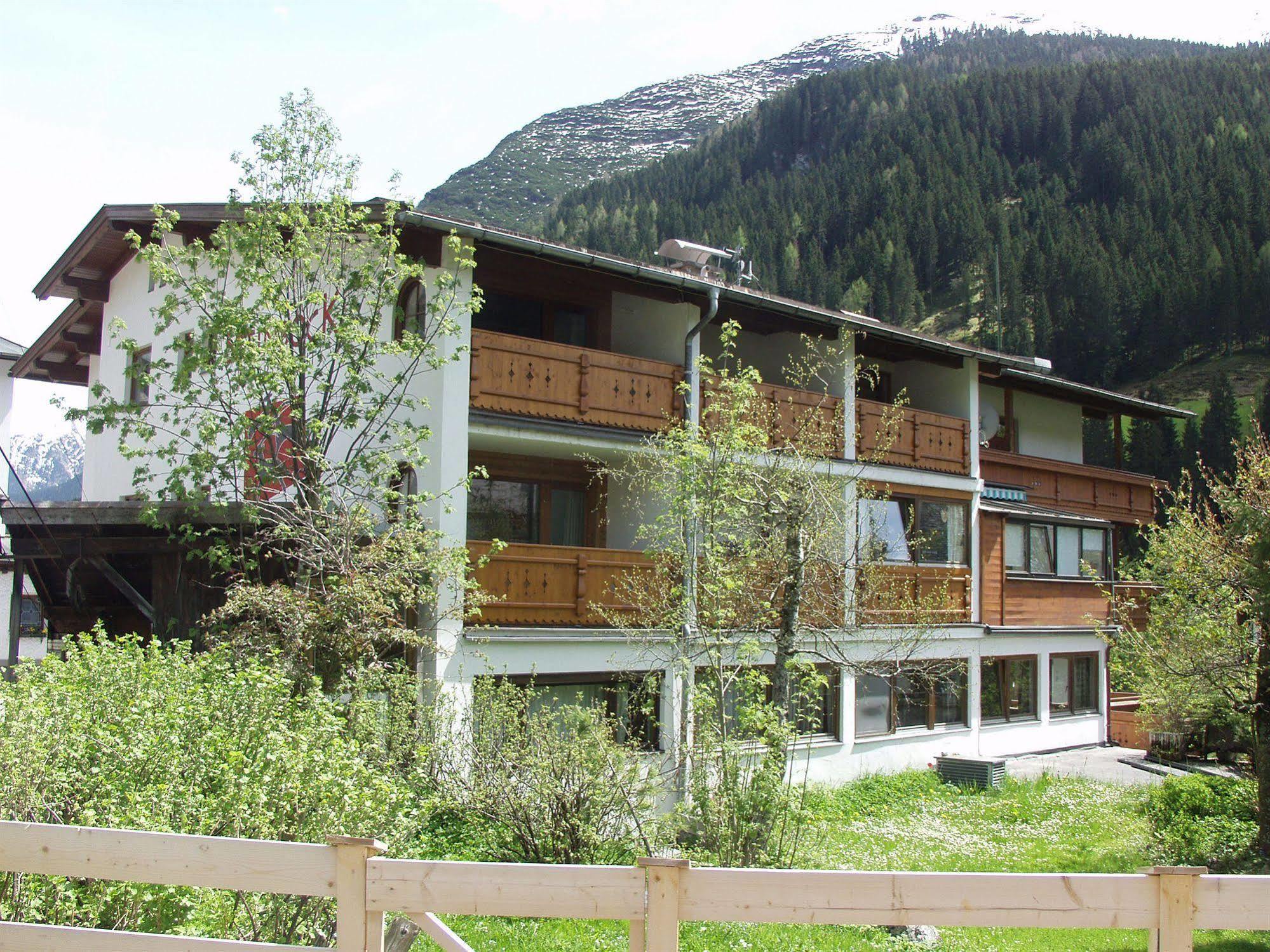 Appartements Steinbock - Ski-In & Ski-Out Тукс Екстериор снимка